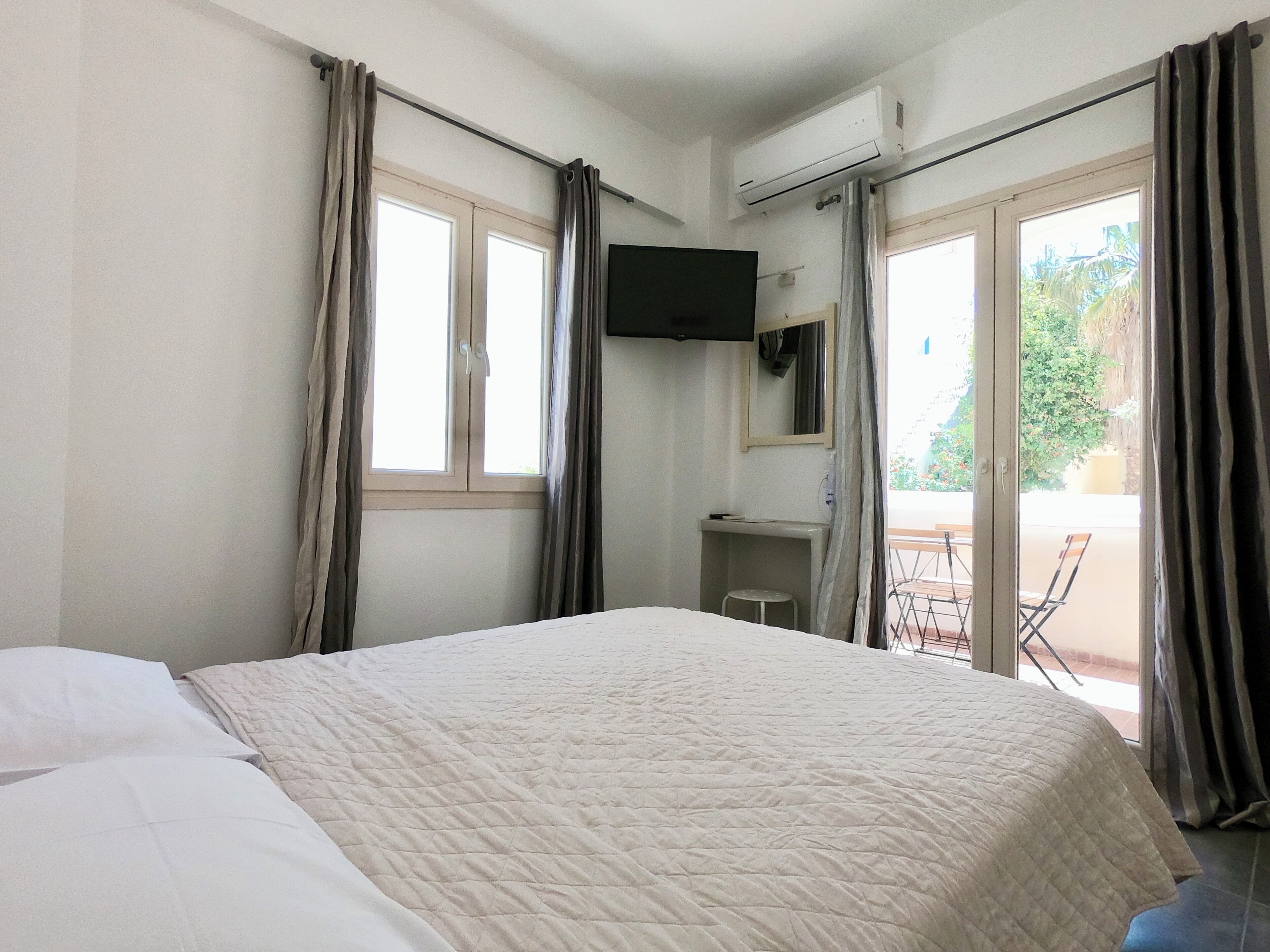 Family Studio with Street View | Caja fuerte, sistema de insonorización, wifi gratis y ropa de cama