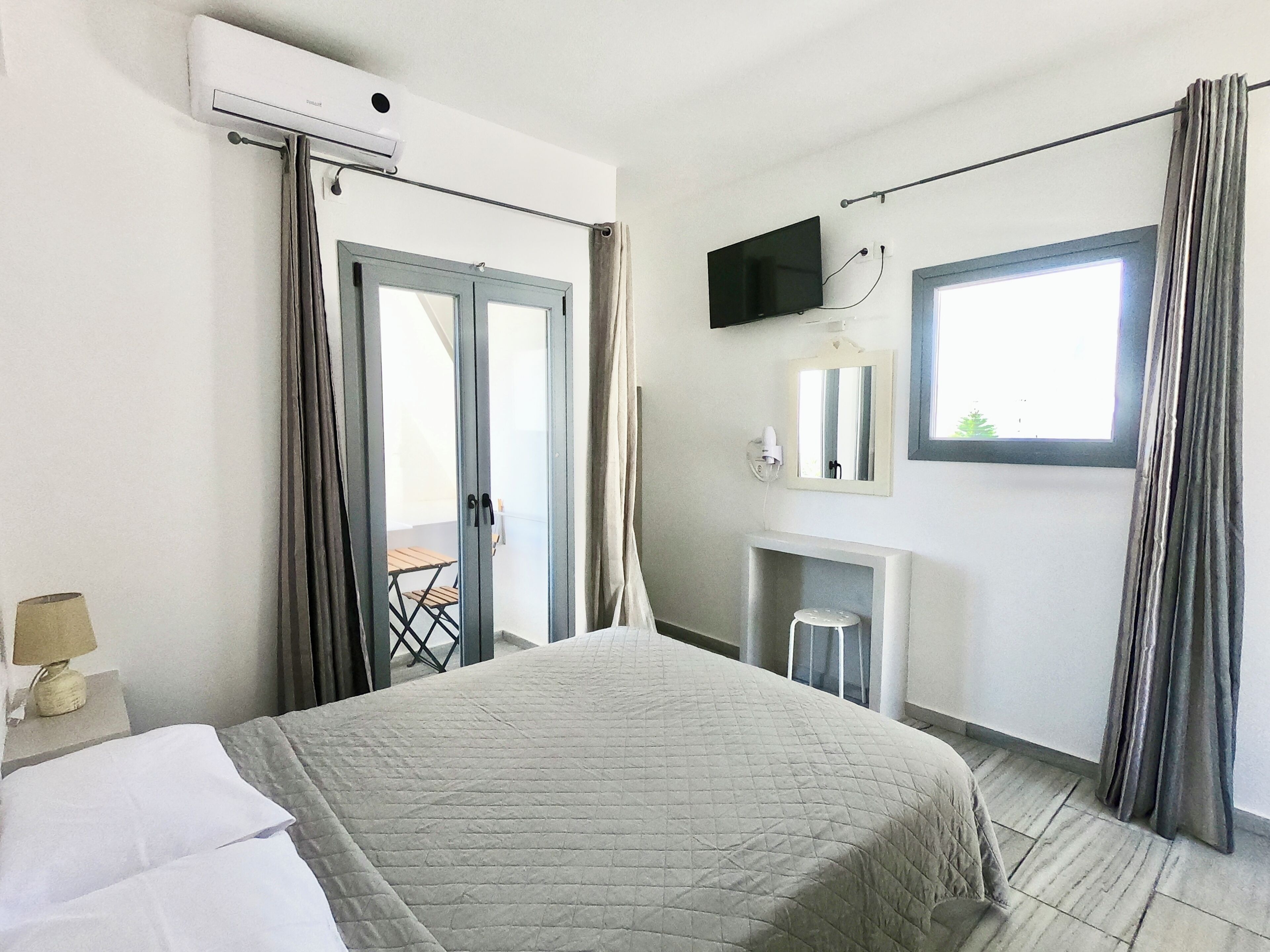Economy Double Room with Internal View | Caja fuerte, sistema de insonorización, wifi gratis y ropa de cama
