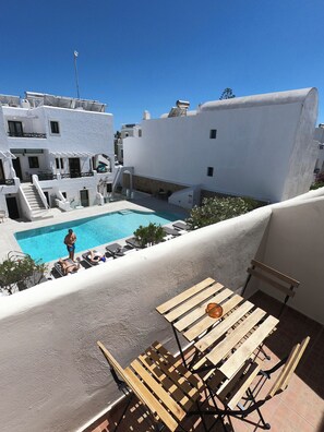 Dúplex, balcón, vistas a la piscina | Vistas desde la habitación