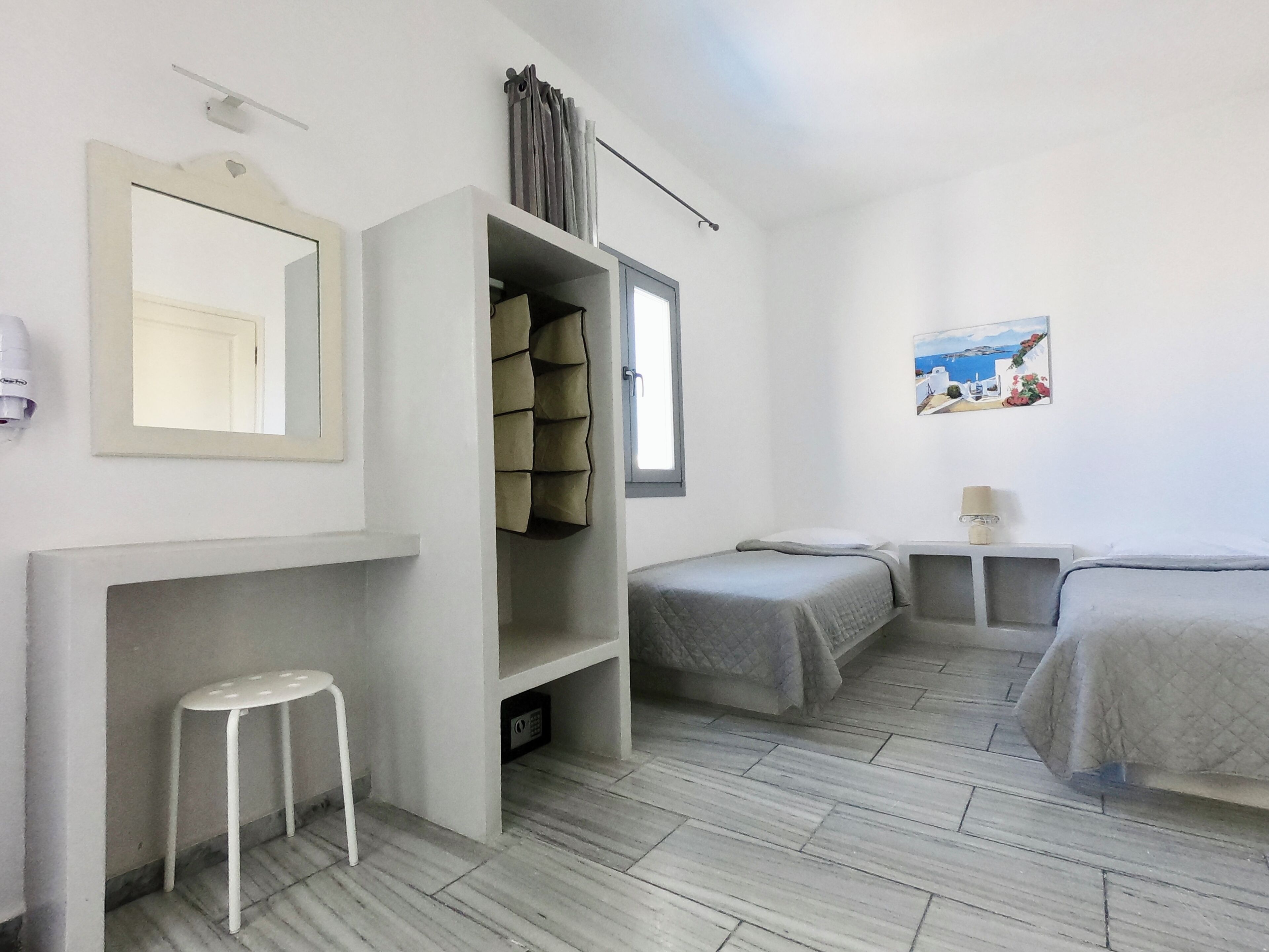 Habitación estándar, 2 camas individuales, vistas a la piscina | Caja fuerte, sistema de insonorización, wifi gratis y ropa de cama