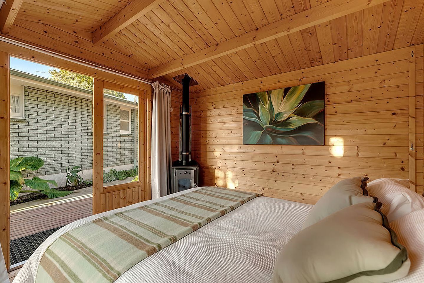 10 bedrooms, desk, iron/ironing board, WiFi