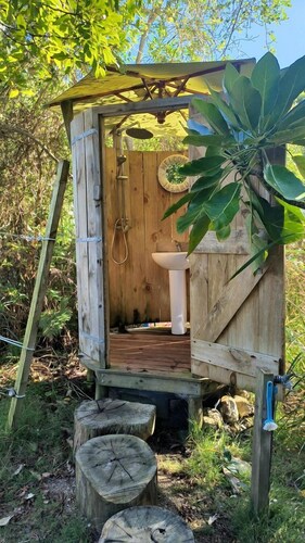 Secluded Island Glamping Retreat with Outdoor Kitchen and Private Bathroom near Oneroa, Waiheke Island