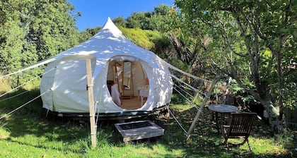 Sunny Vineyard-View Glamping with Outdoor Kitchen near Oneroa, Waiheke Island