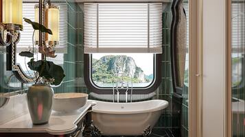 Deluxe Double or Twin Room, Sea View | Bathroom | Separate tub and shower, free toiletries, hair dryer, towels