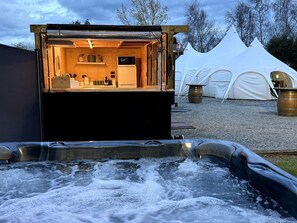 Outdoor spa tub