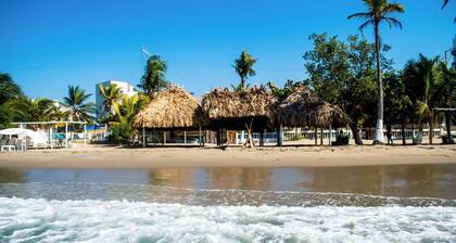 Spacious Coveñas Cabin 4 Bedrooms, Close to Beach, Pet-friendly