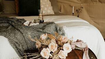 1 bedroom, bed sheets