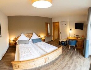 In-room safe, desk, blackout curtains, soundproofing - Landgasthof Löwen (Sasbach)