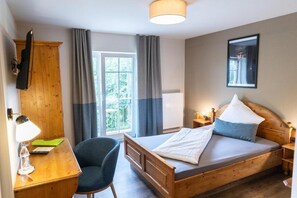 In-room safe, desk, blackout curtains, soundproofing - Landgasthof Löwen (Sasbach)