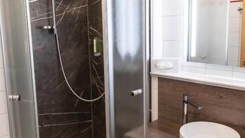 Classic Single Room, Balcony, Garden View | Bathroom | Shower, hair dryer, slippers, towels