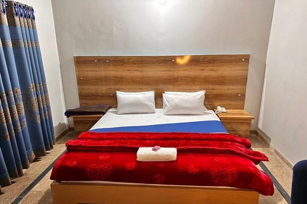 Deluxe Room | Iron/ironing board, WiFi (free)