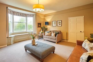 Offices - Host & Stay - Tree Tops (Middleton One Row)