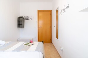 2 bedrooms, iron/ironing board, free WiFi, bed sheets - Ebro Delta Center | Close to beaches and nature (Deltebre)