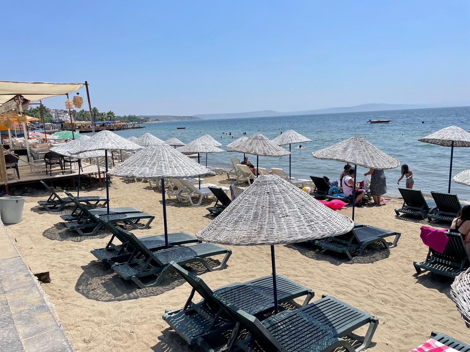 Aan het strand, een gratis shuttleservice van/naar het strand