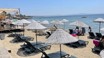 Aan het strand, een gratis shuttleservice van/naar het strand