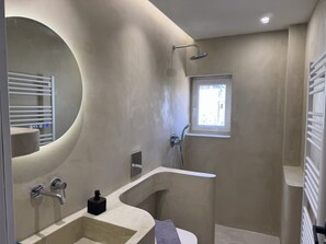 Shower, hair dryer, towels, soap - Kyma Haven Beachfront with Rooftop Jacuzzi (Kalyves)