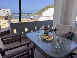 Outdoor dining - Kyma Haven Beachfront with Rooftop Jacuzzi (Kalyves)