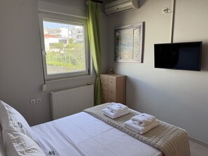 2 chambres, fer et planche à repasser, Wi-Fi gratuit, draps fournis