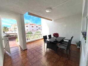 Outdoor dining - Vrbo Property (Costa Adeje)