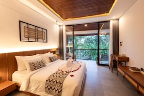 Villa, 2 Bedrooms, Private Pool | Peti besi dalam bilik, langsir/tirai gelap terus 