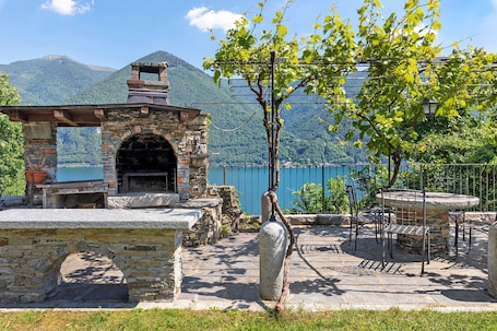 Outdoor dining. Villa 'Porlezza Lake View' with Lake View, Private Pool and Ultra-Fast Wi-Fi