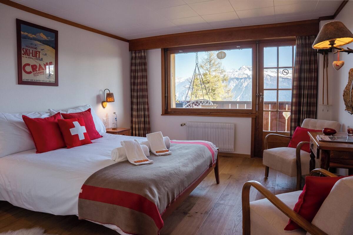 Comfort-Doppelzimmer, Balkon, Talblick | Zimmersafe, Schreibtisch, laptopgeeigneter Arbeitsplatz