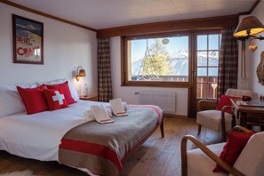 Comfort-Doppelzimmer, Balkon, Talblick | Zimmersafe, Schreibtisch, laptopgeeigneter Arbeitsplatz