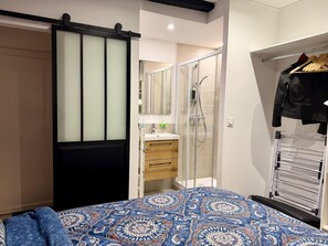 Room - Apartment 'O'soleil' with Wi-Fi and Air Conditioning (Fréjus)