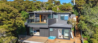 Hekeura Heights - hot tub and ocean views - Hekerua Heights is a relaxed, elevated home set above Hekerua Bay and surrounded by native bush. With open-plan living, sea views, generous decks, and a private spa pool, it offers a comfortable and private