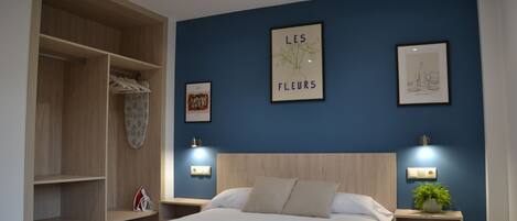 Iron/ironing board, WiFi, bed sheets