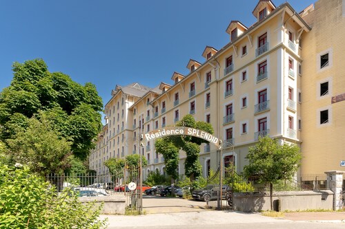 Studio Le Splendid 3-Star Hotel with Mountain View, Shared Garden and Wi-Fi