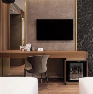 Desk, free WiFi - Zurich Hotel (Ksmail)