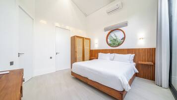 Egyptian cotton sheets, premium bedding, in-room safe
