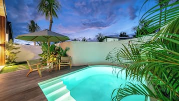 Villa – royal, 2 soverom, terrasse, bassengutsikt | Eksteriør