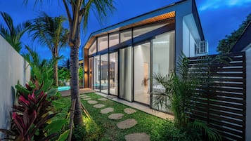 Signature Villa, 3 Bedrooms, Kitchen, Pool View | Terrace/patio