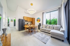 Villa ejecutiva, 3 habitaciones, alberca privada | Comedor