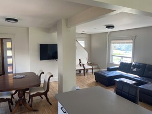 Interior - Cozy Home in Heart of Meaford, the Bay and Recreation just around corner (Meaford)