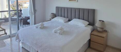 2 bedrooms, WiFi (free), bed sheets