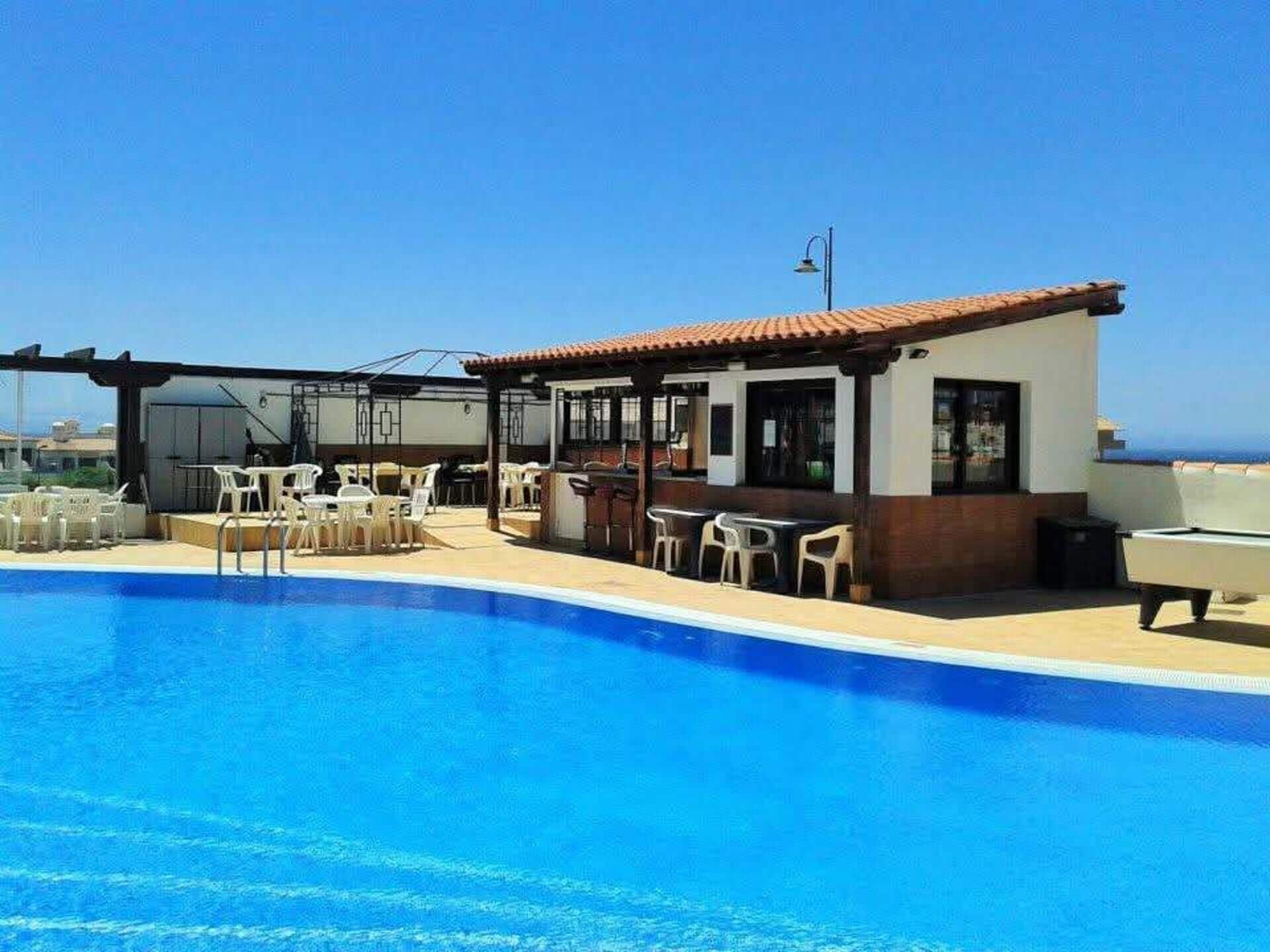 Una piscina cubierta