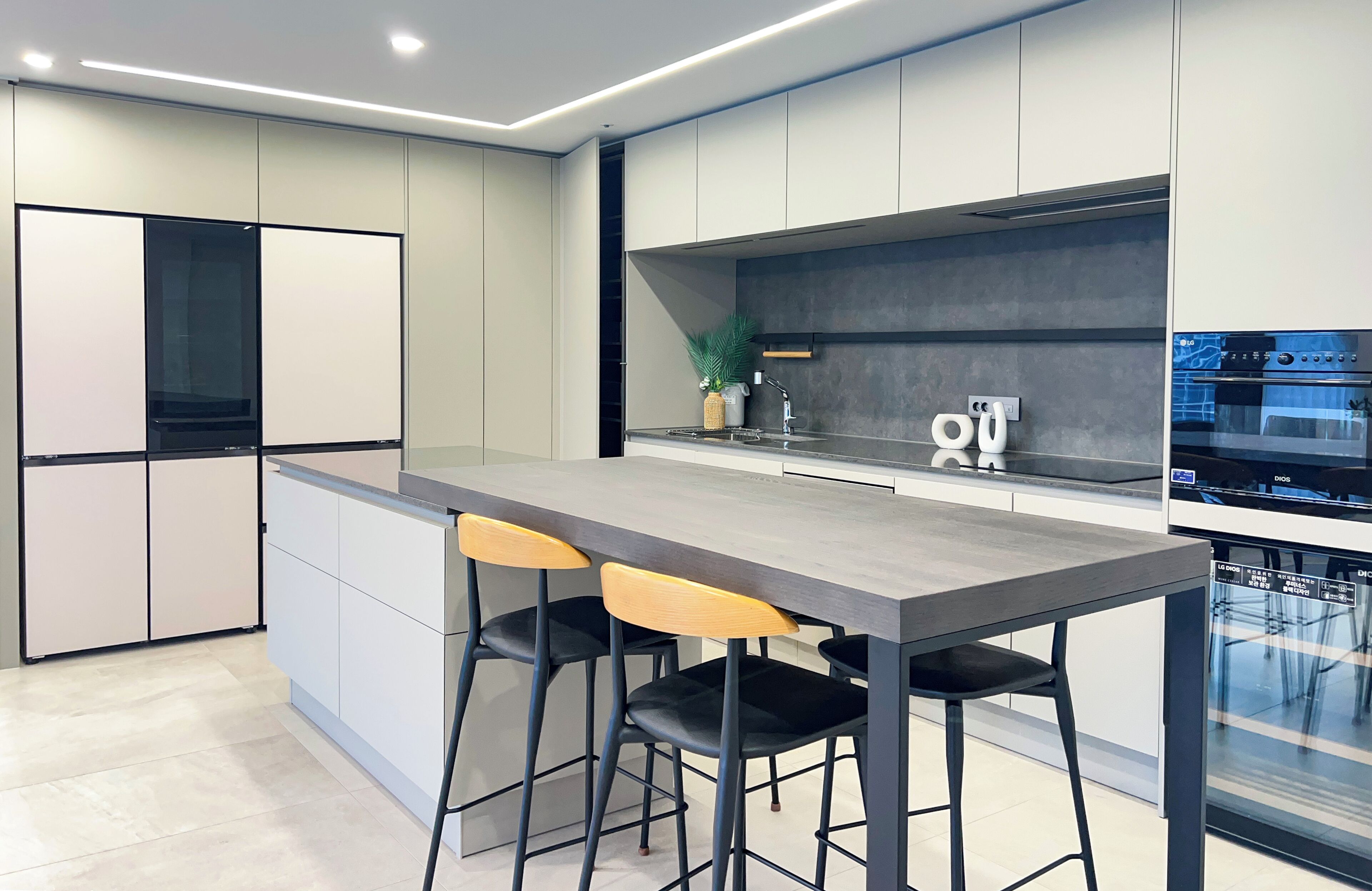 Family Double Room, Multiple Beds, Sea View | Private kitchen | Shared fridge, microwave, highchair