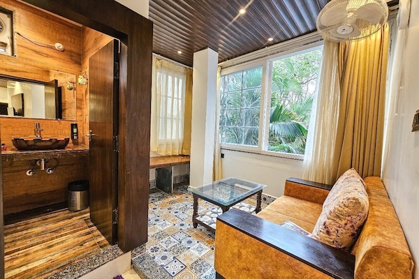 Deluxe Villa | Living area | Computer monitors, printers