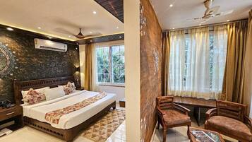 In-room safe, desk, laptop workspace, soundproofing