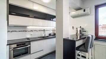 Apartment | Private kitchenette | Coffee/tea maker, electric kettle