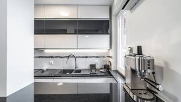 Apartment | Private kitchenette | Coffee/tea maker, electric kettle