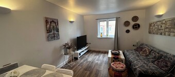 Stylish Moroccan Apartment in City Centre. 2BR . Parking . Sleeps 6