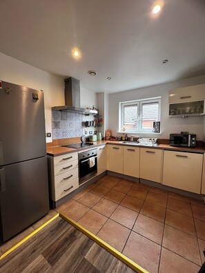 Private kitchen - Stylish Moroccan Apartment in City Centre. 2BR . Parking . Sleeps 6 (Northampton)