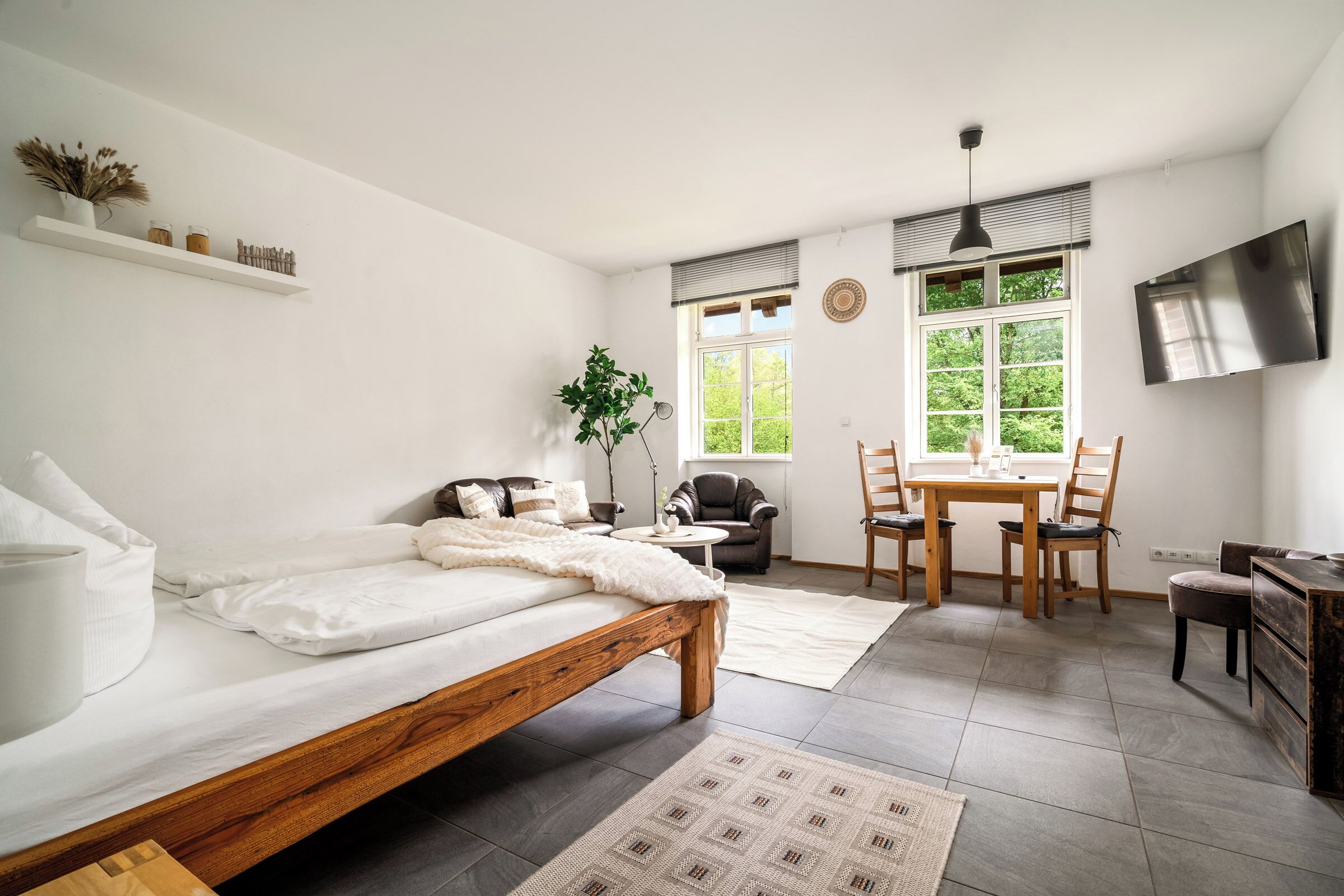 2 bedrooms, iron/ironing board, travel cot, free WiFi
