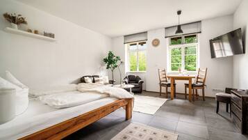 2 bedrooms, iron/ironing board, travel cot, free WiFi
