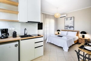 Standard Studio | Soundproofing, iron/ironing board, cribs (free), WiFi (free)