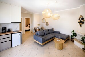 Deluxe Apartment | Living area | 40-inch LCD TV with cable channels - ML Houses Lefkada (Lefkada)